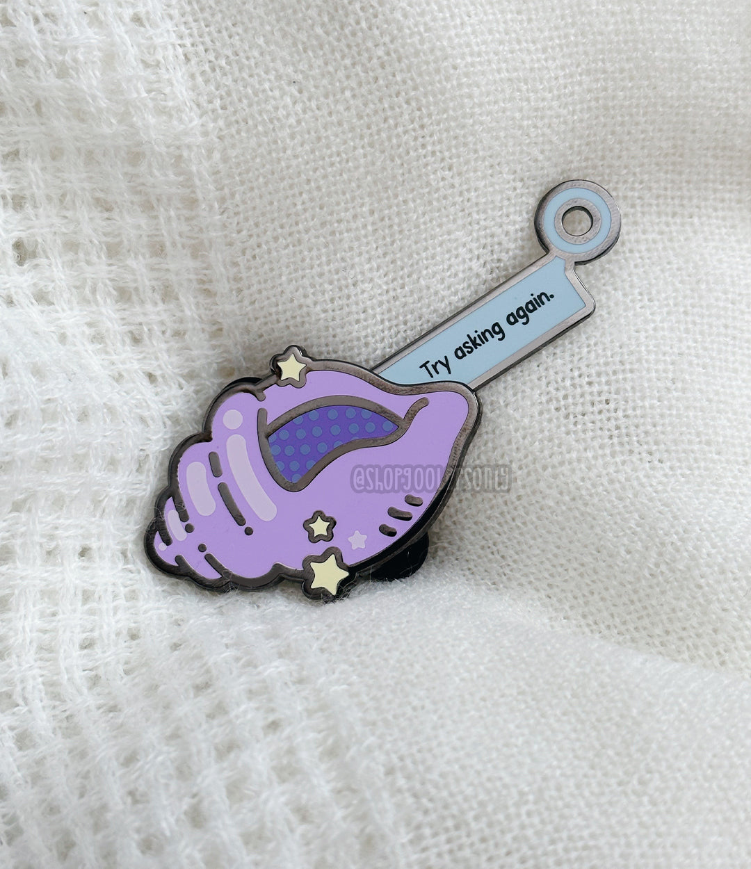 Fortune Conch Enamel Pin ✨
