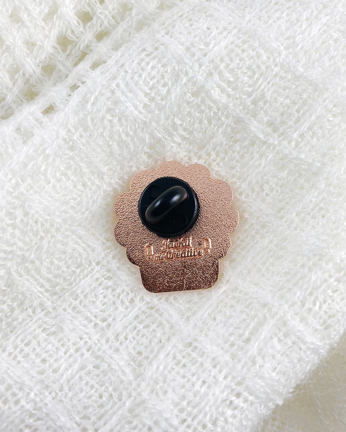Sponge with Flower Piece Enamel Pin – goobersonly